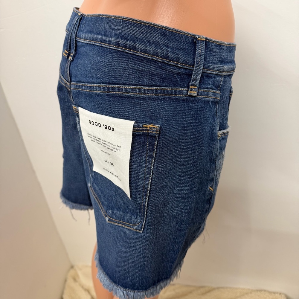 Good American Good 90s Distressed Cut Off Style Shorts Womans 14/32 NWT - Picture 5 of 16